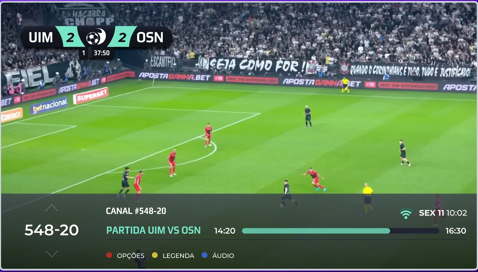 Interface de TV com partida de futebol e barra de canal